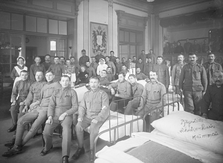 Personál vojenského špitálu „Na střelnici“, 1916.
