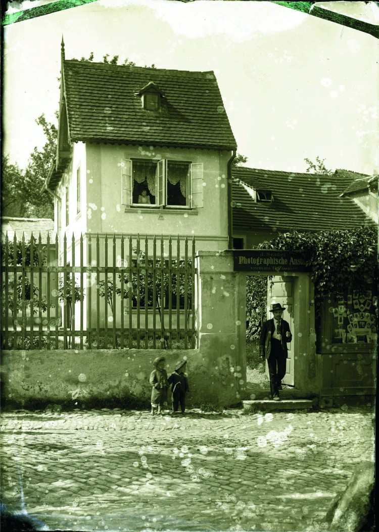 8.Seidelův - dříve Zimmerův ateliér v Linecké ulici, před r.1905 (Museum Fotoateliér Seidel)