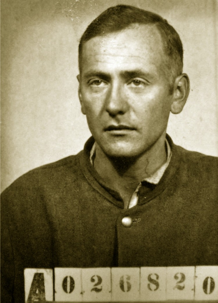 12. Josef Krnínský na vězeňské fotografii.
